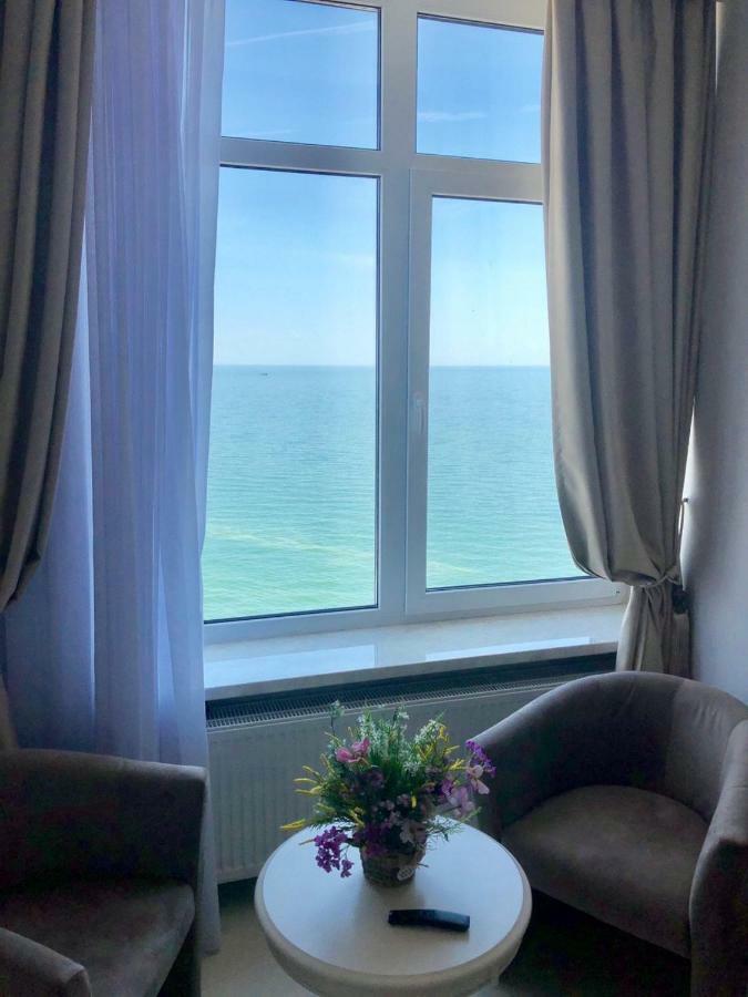White Apartments In Arcadia Odesa Exterior photo