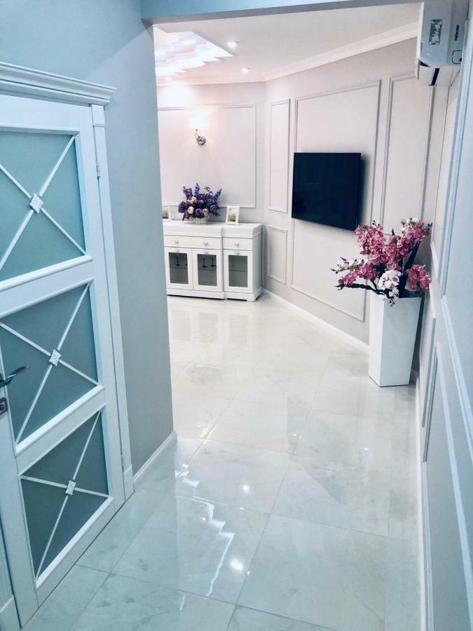White Apartments In Arcadia Odesa Exterior photo