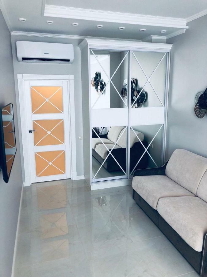 White Apartments In Arcadia Odesa Exterior photo